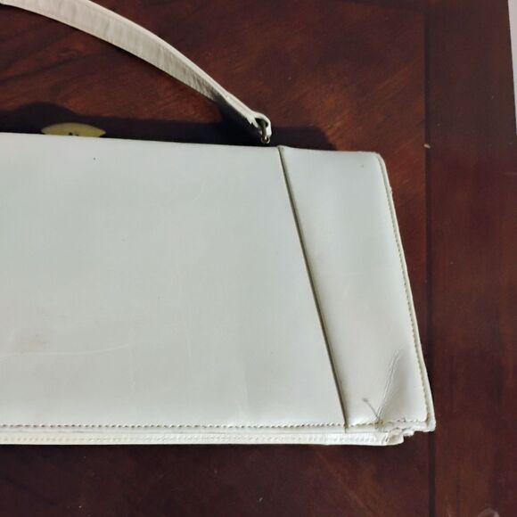 White Structured Clutch with Geometric Design - Picture 3 of 12